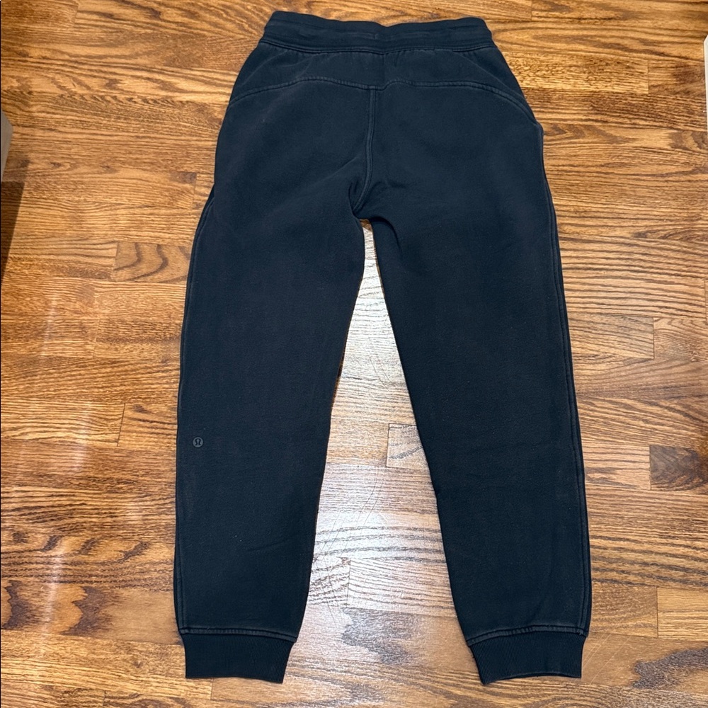 Lululemon Women’s Black Jogger Sweatpants - Picture 5 of 6